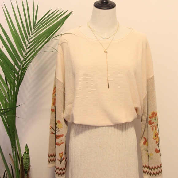 Asian Sizing- Floral Flounce Sleeve Sweater - Picture 5 of 8